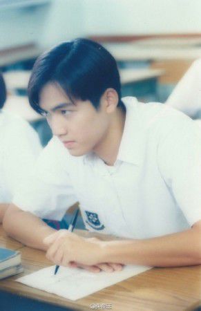 钟汉良加盟《我去上学啦》扮高中生  十年前在西山学校“上学”照曝光