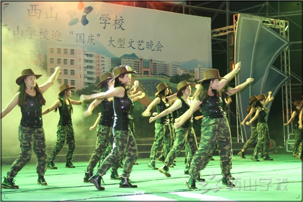 2015年庆国庆文艺晚会：健美操《牛仔舞》