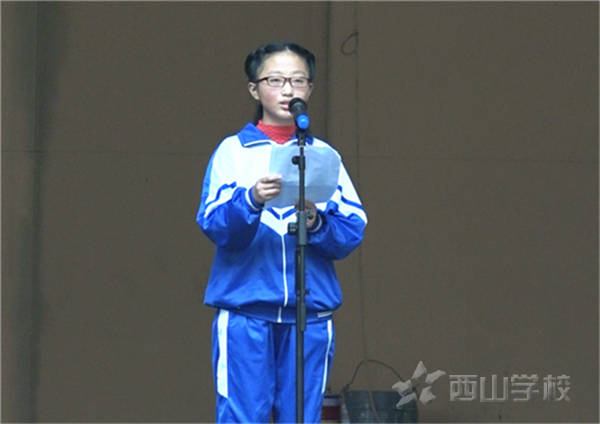 初中部隆重举行2015—2016学年第一学期期中考表彰大会