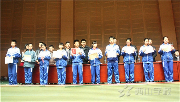 初中部隆重举行2015—2016学年第一学期期中考表彰大会