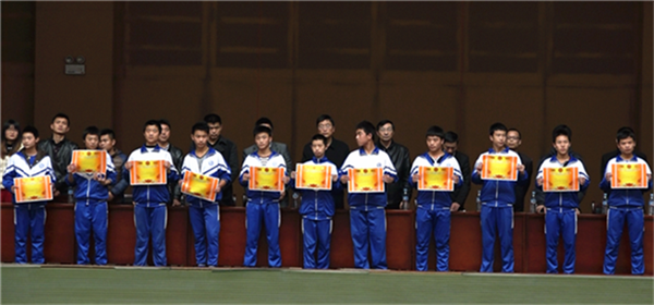初中部隆重举行2015—2016学年第一学期期中考表彰大会