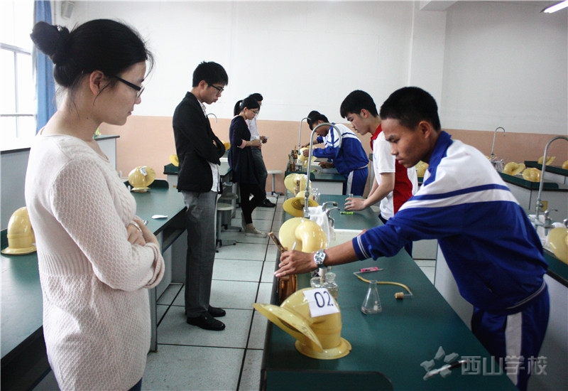 动手动脑,探究规律——初中部开展化学实验操作技能竞赛活动