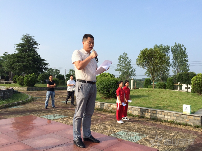 认真复习,迎接期末——小学部举行第十七周升旗仪式