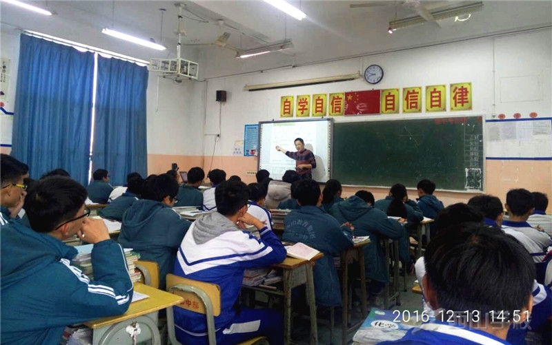 江西省西山学校初中部课改示范课开展有声有色