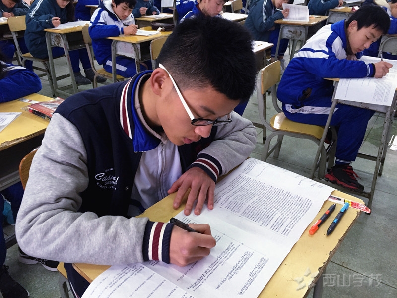 西山学校初中部毕业班期末考试今日开考