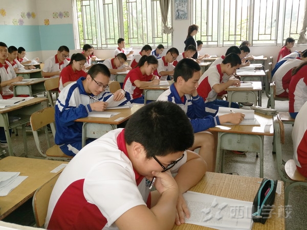 西山学校高中部举行2016——2017年第二学期期中考试