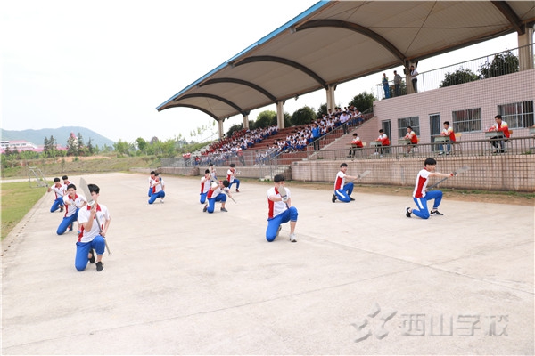 江西省西山学校高中部开展体育教学阶段性考核