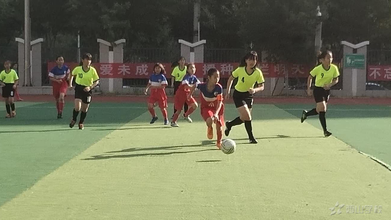 西山小学男子足球甲组二队25:0胜阳下北林小学、女队5:2胜瑞亭小学