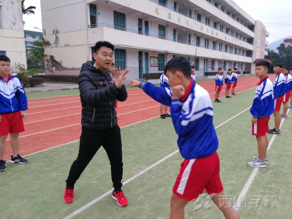 福清西山职业技术学校举行运动训练班散打示范课