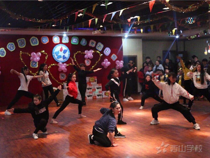 【视频】庆三八节目舞蹈--小学部《魅力青春》