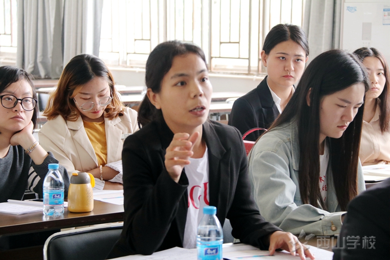 ػ Simon WalkerʿɽѧУ