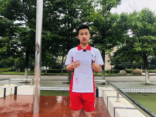常怀感恩之心,常为感恩而行——江西省西山学校初中部举行第十四周升旗仪式