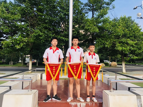 安全重于泰山,生命高于一切——江西省西山学校初中部举行第十七周升旗仪式