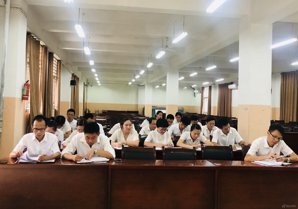 凝心聚力,求实奋进——江西省西山学校初中部召开新学期教学干部会议