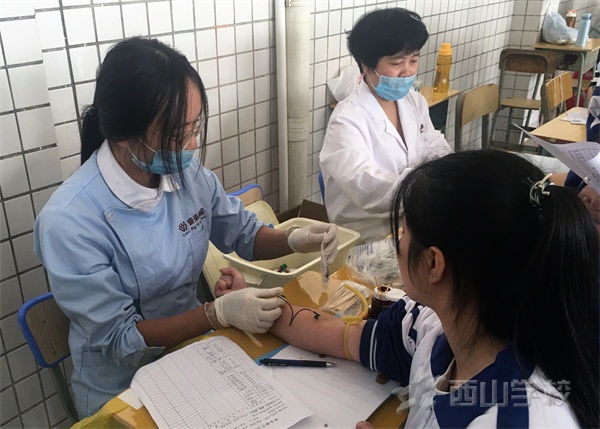 关注健康,定期体检——西山学校初中部开展学生体检活动