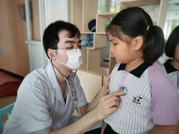 为孩子们健康“护航”--福清西山学校幼儿园快乐二班