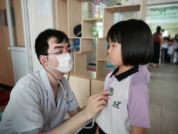 为孩子们健康“护航”--福清西山学校幼儿园快乐二班